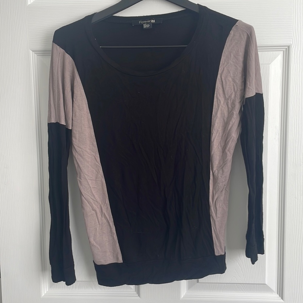 ‼️Free With Purchase‼️ 3/4 Length Sleeve Color Block Lightweight Wide Neck Top
